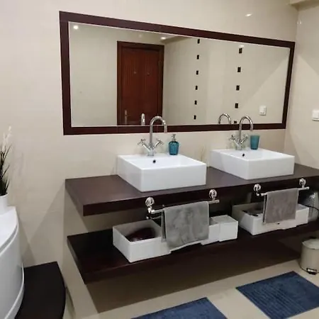 Guestready - Charming Accents Near The アパート *